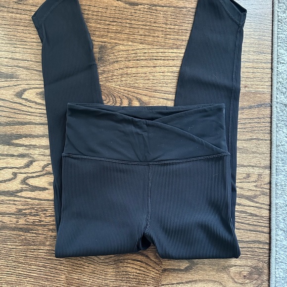 Never Worn Ribbed Athleta Legging - Picture 3 of 3